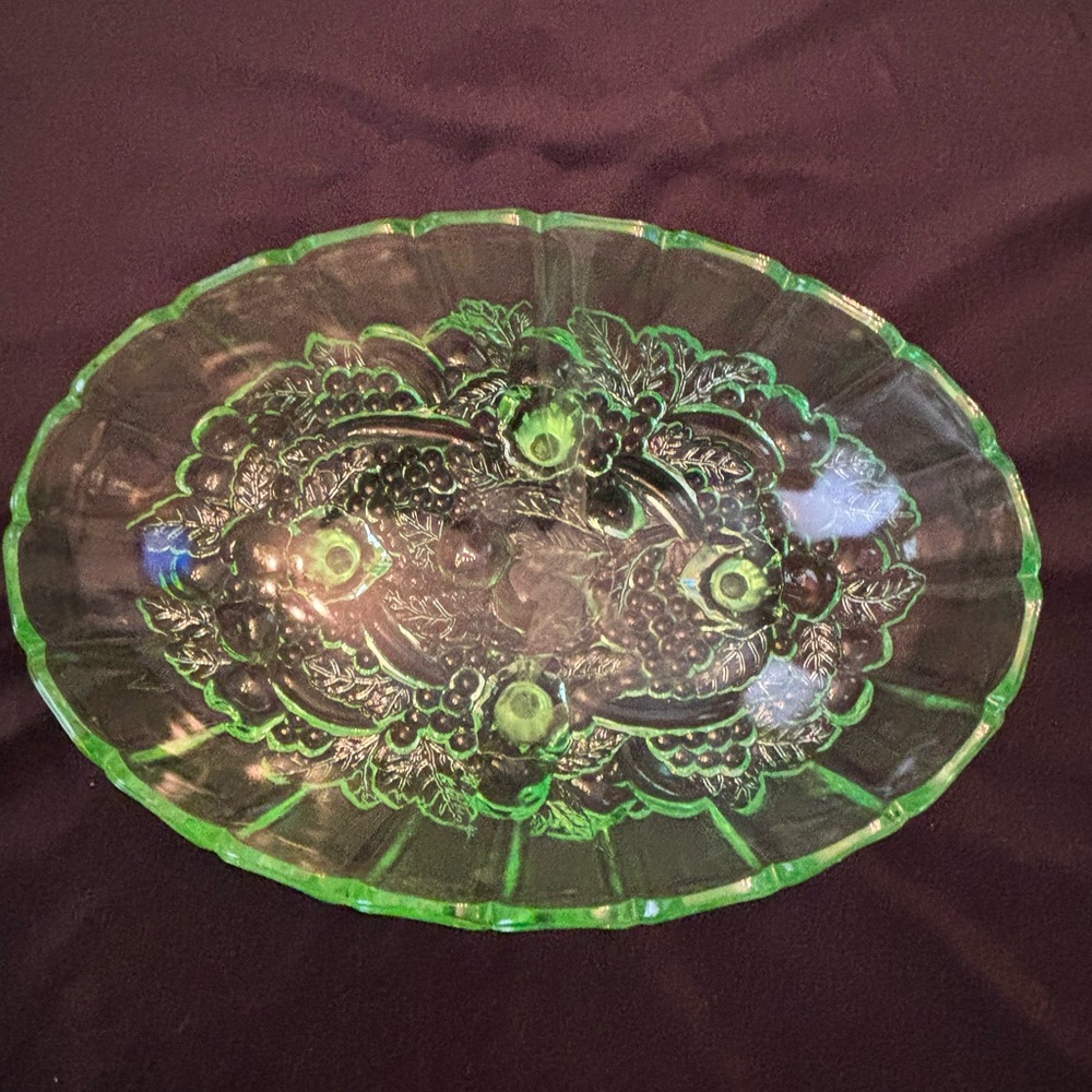 Beautiful Indiana lime green oval footed glass fruit bowl